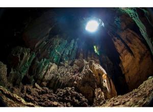 Пещера ласточек в Мексике: на видео замечены летающие стержни из параллельного мира?